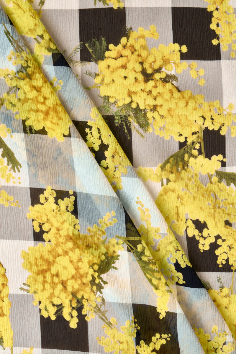 Šilko šifonas su geltonomis gėlėmis