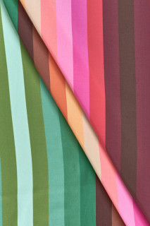 Seidenkrepp mit farbigen Streifen