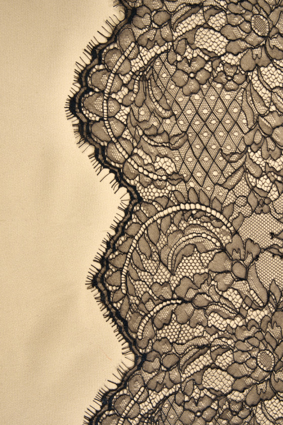 COUPON en dentelle noire française 50 cm