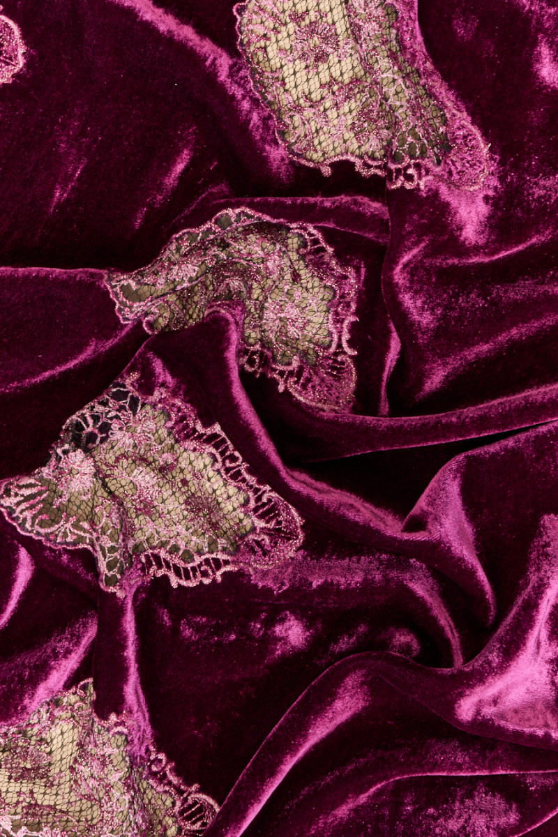 Exkluzívny velúr s čipkou KUPON 90cm