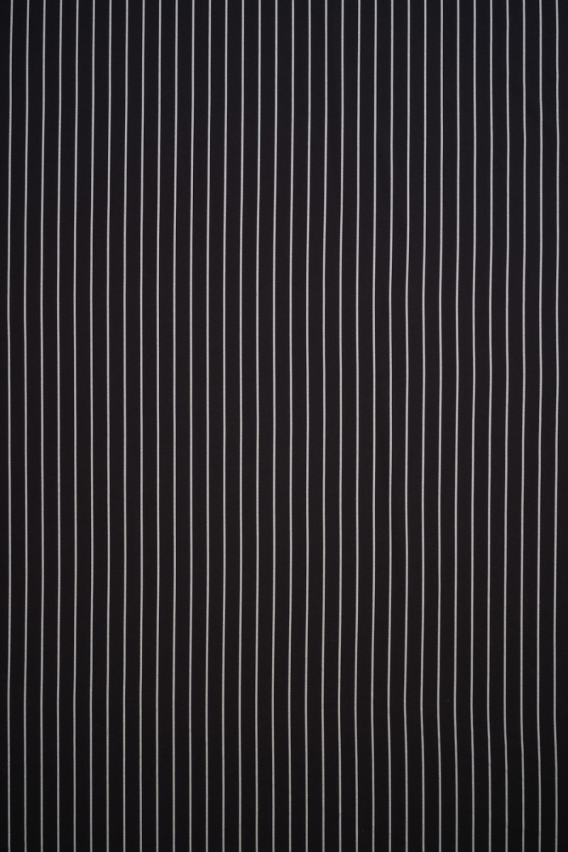 Gestreifte schwarze Polyviskose COUPON 135cm