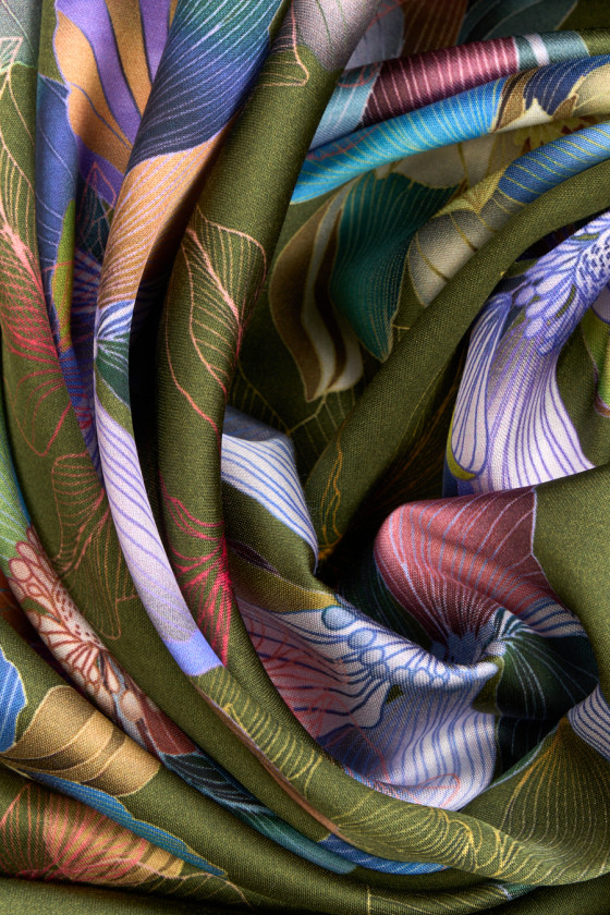 Satin de viscose à fleurs colorées