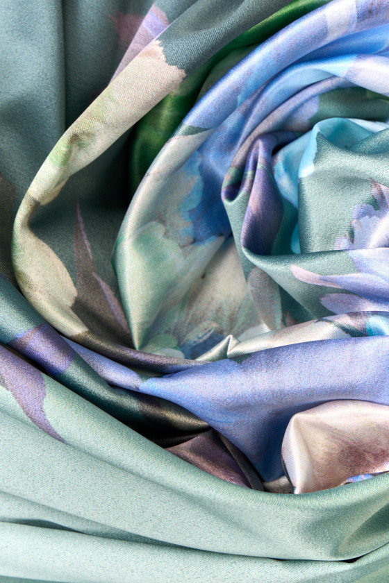 Satin de polyester à fleurs