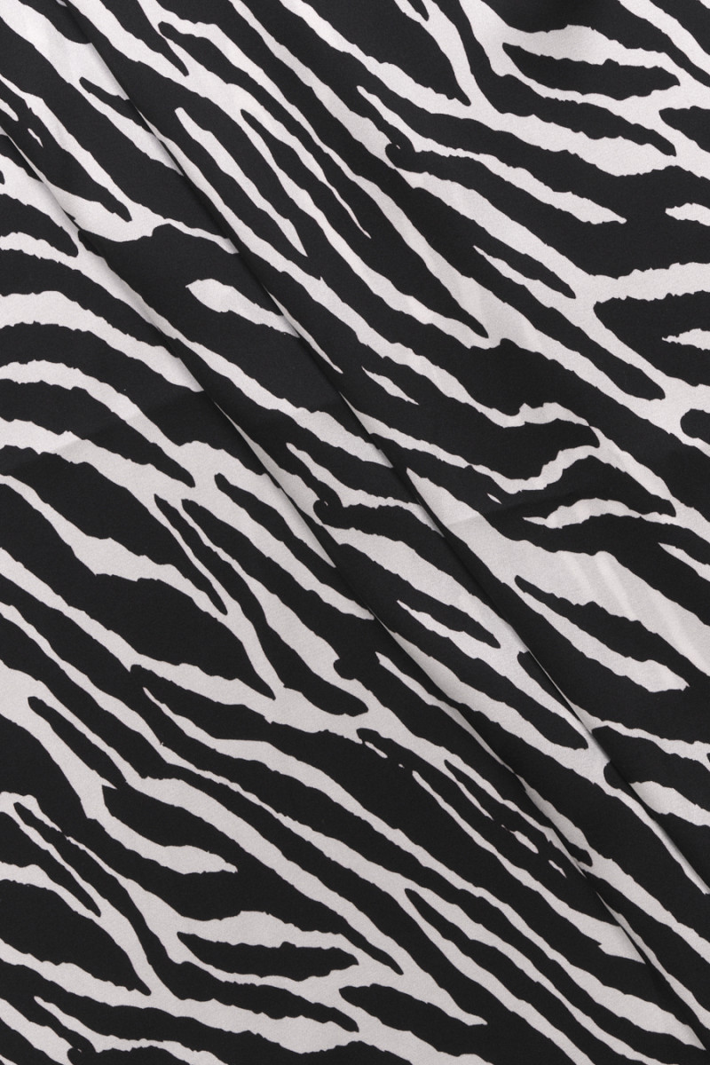 Saténové hedvábí zebra