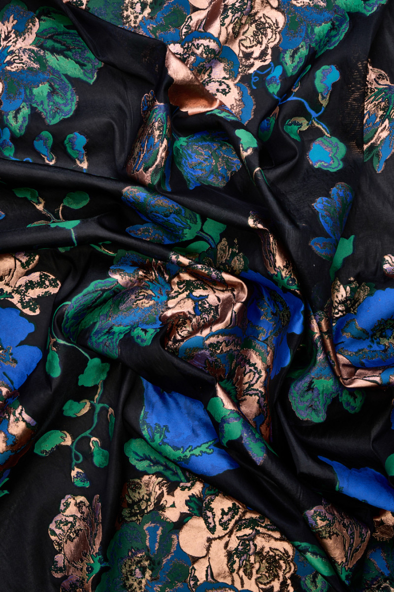 We have a large collection of print organza silk fabric that can