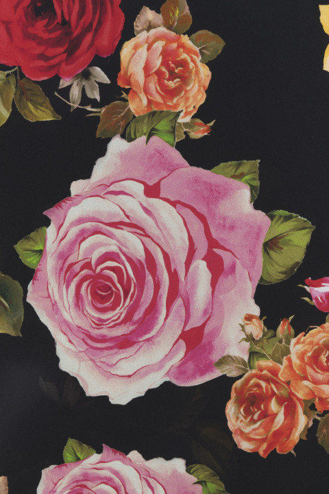 Seidenstoff mit großen Rosen