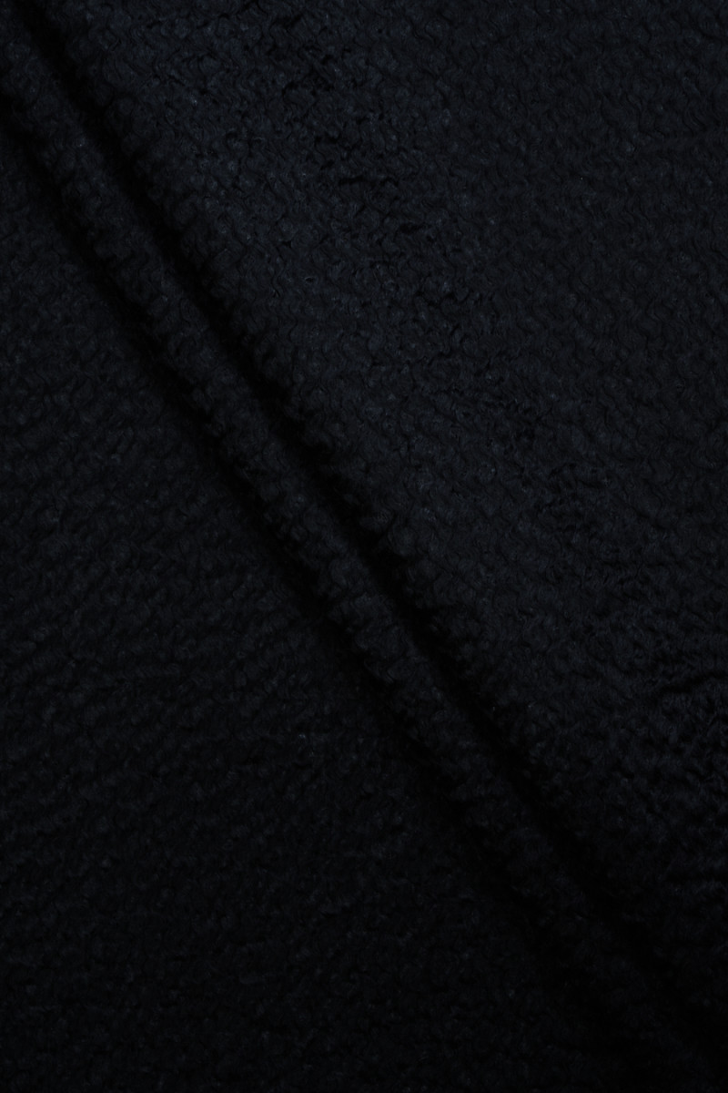 Černá látka karakulového kabátu