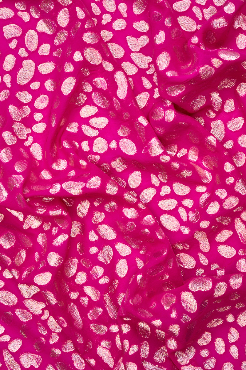 Hodvábny šifón so zlatými škvrnami