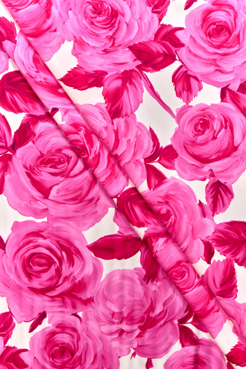 Satén de seda con rosas