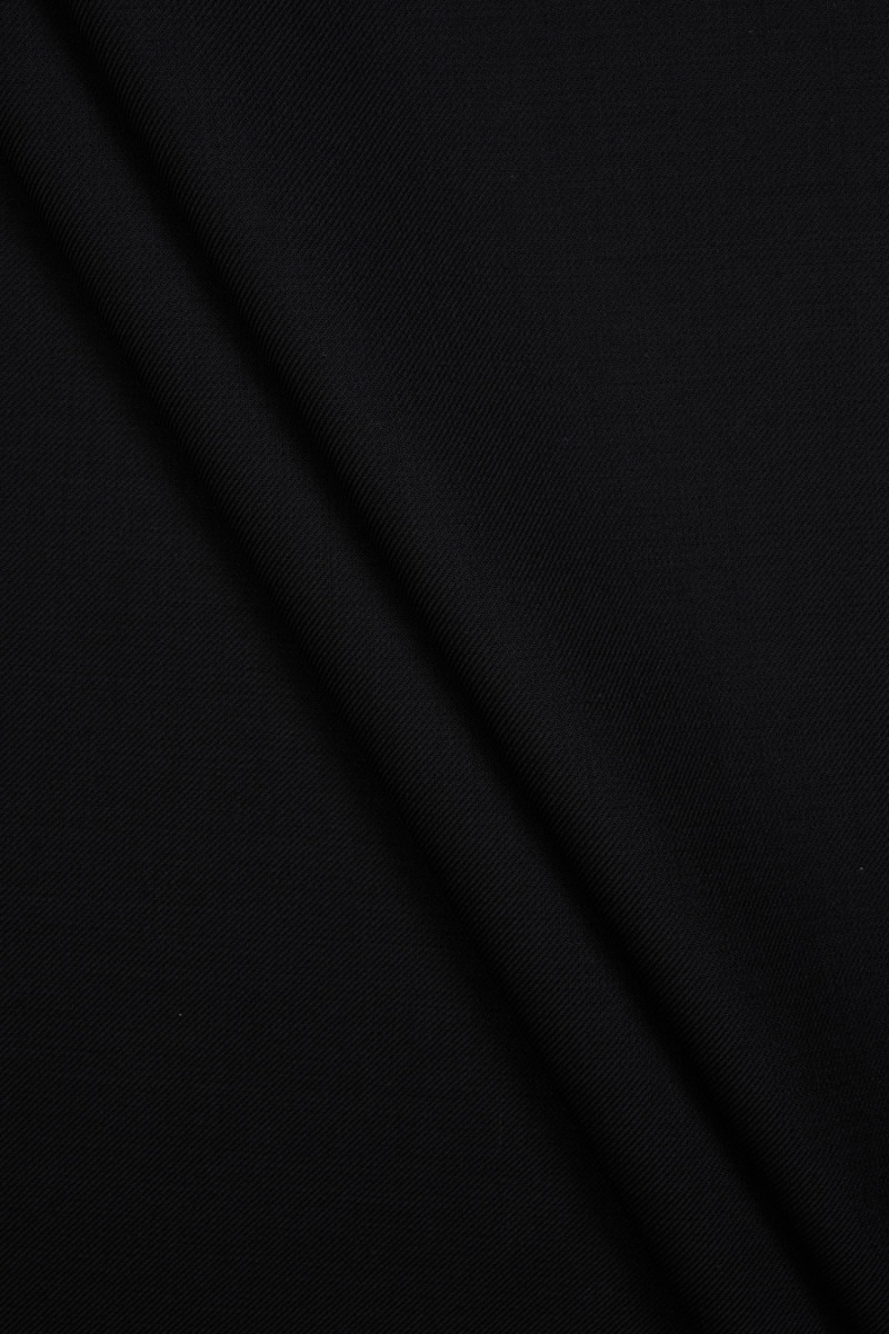 Černá kostýmní polyvlna