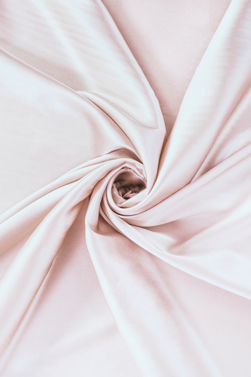 Viscose satijn zeer lichtroze KUPON 180cm