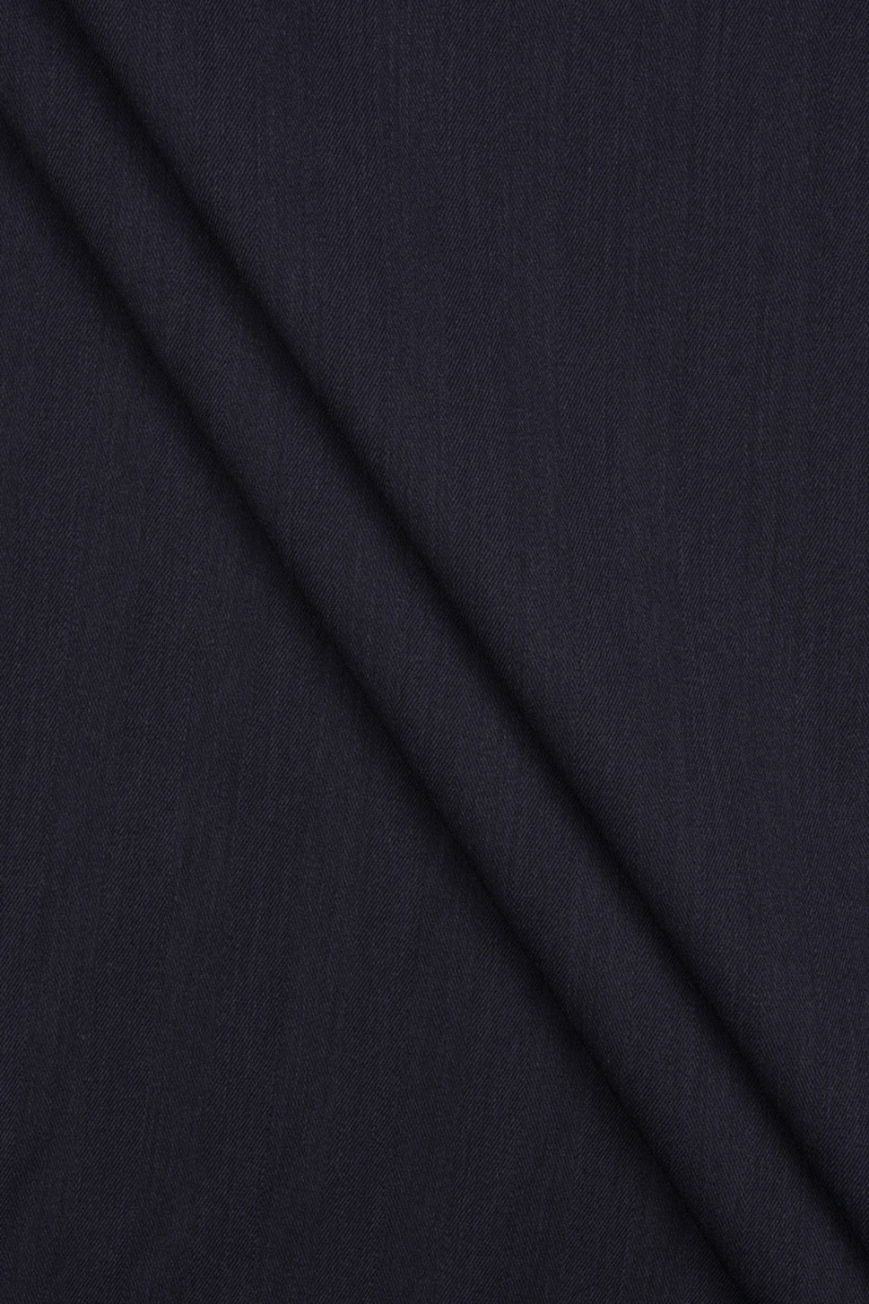 Смугаста костюмна тканина темно-синього кольору