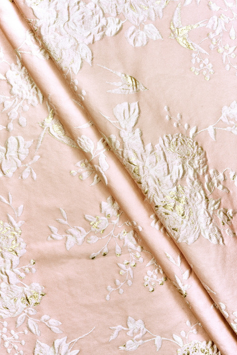 Jacquard with cream roses