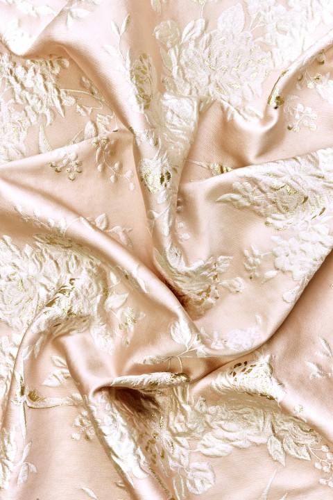 Jacquard with cream roses