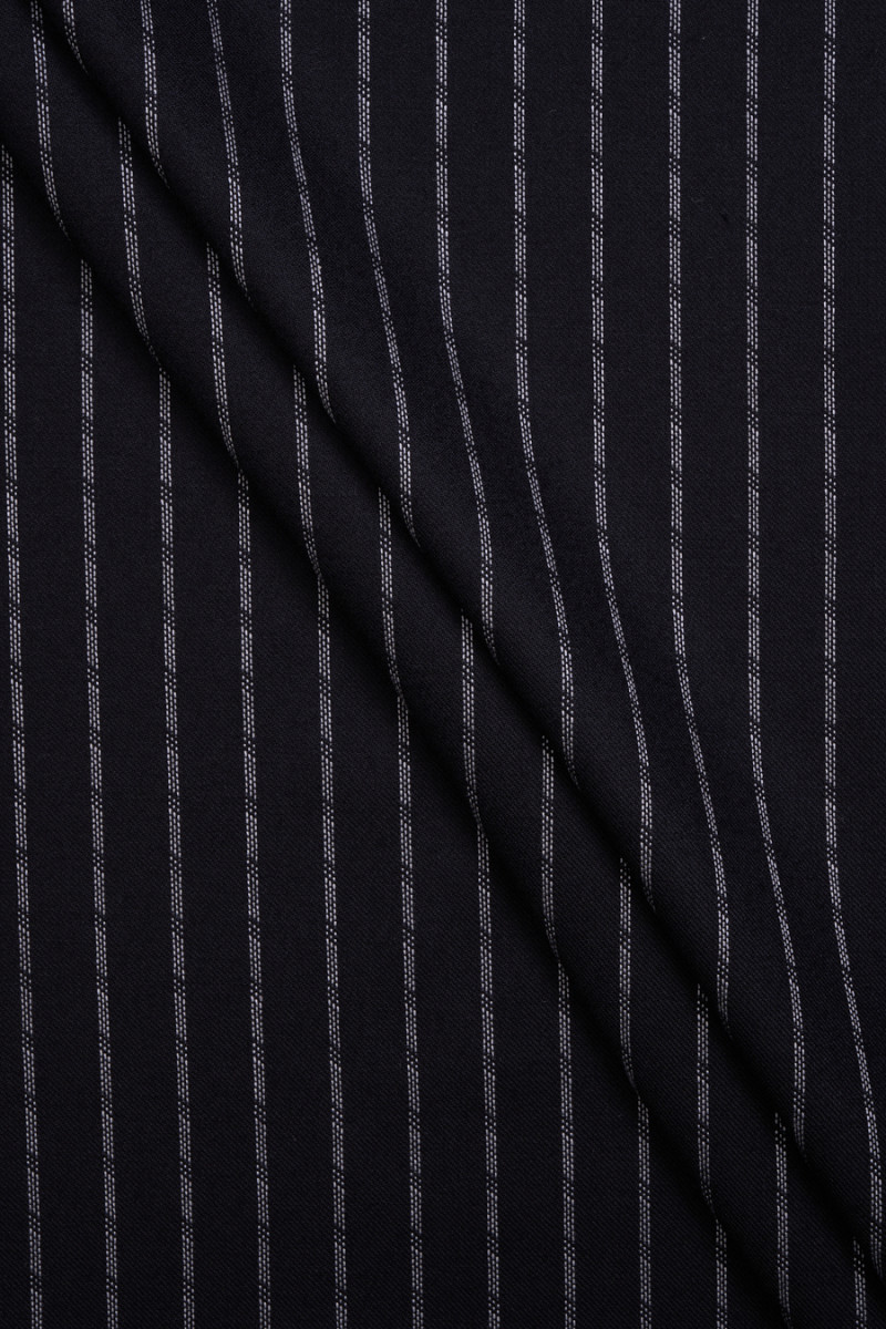 Костюмна тканина в чорну смужку
