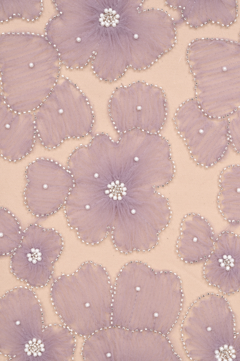 Tule con fiori e perline lilla COUPON 140 cm