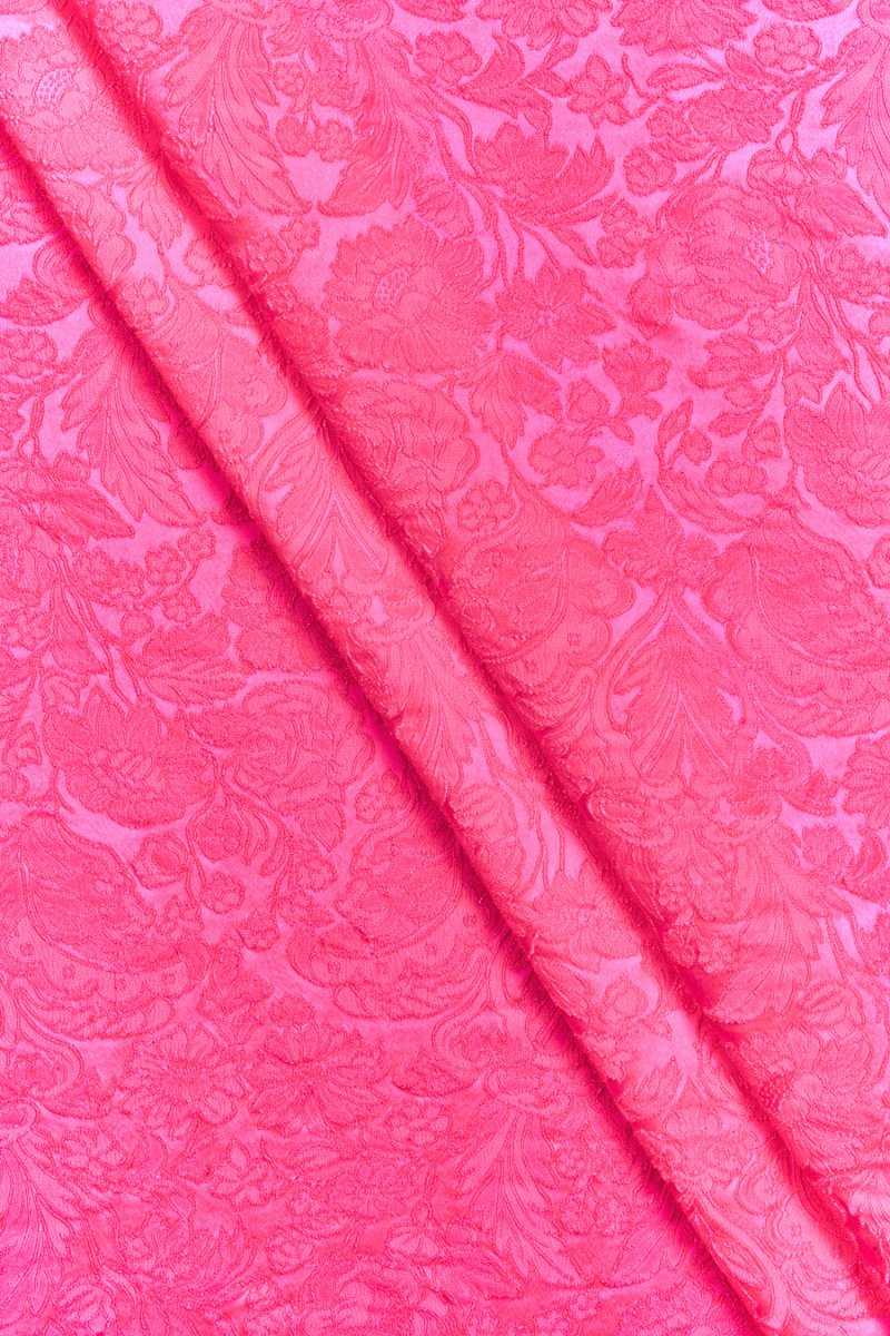Žakárový kašmírový vzor neonově růžový