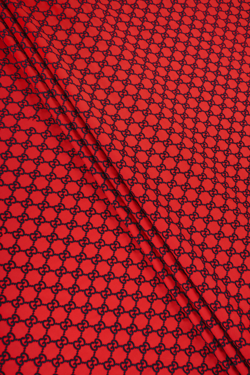 Tkanina haftowana czerwona - sygnowana KUPON 1,1 m b