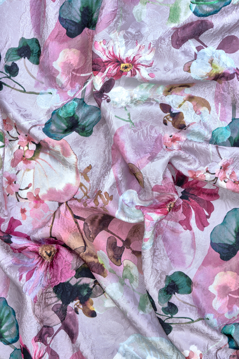 Blommig jacquard präglad