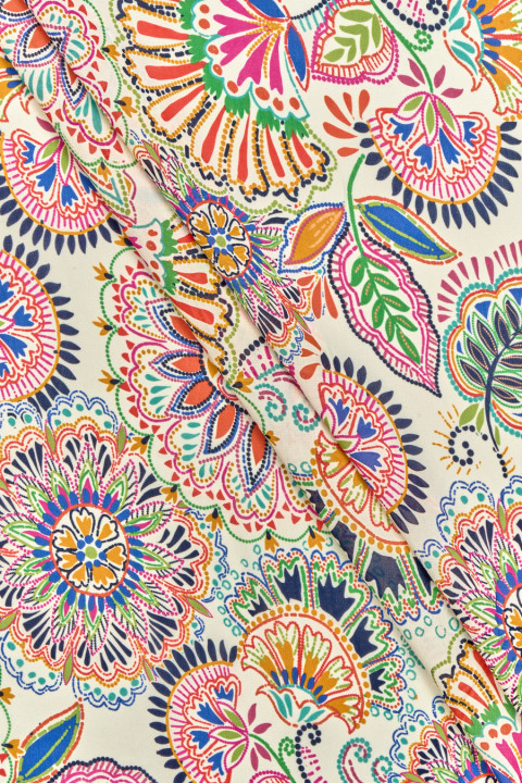 Viskose mit Folkloreblüten