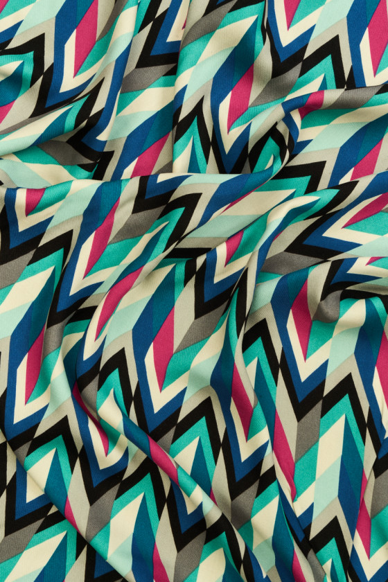 Viscose avec un motif à chevrons colorés