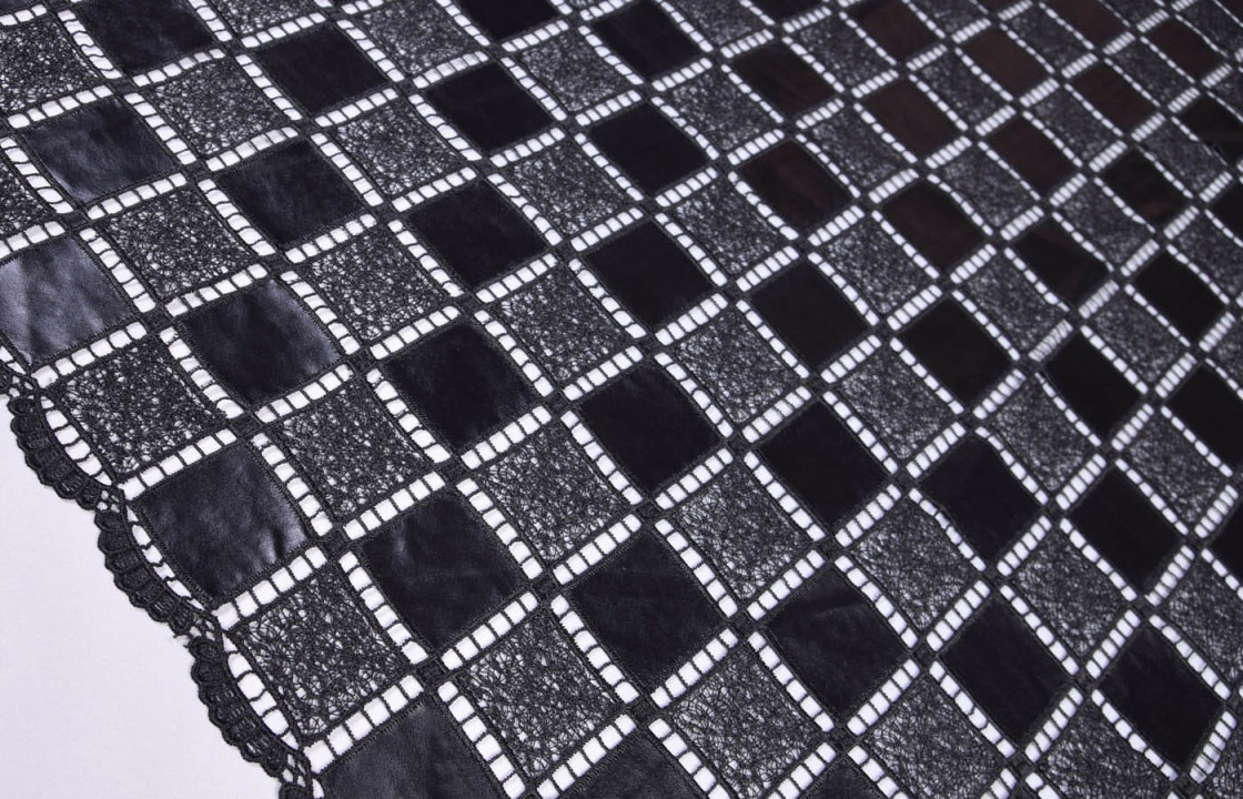 Guipur negro con ecopiel