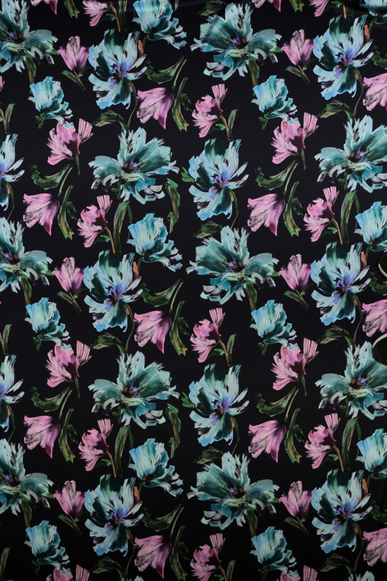 Zīda satīna krāsoti ziedi