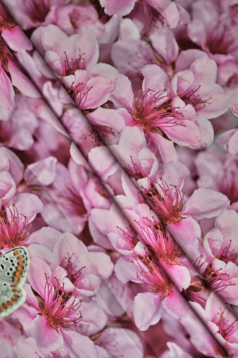 Silk twill with flowers and...