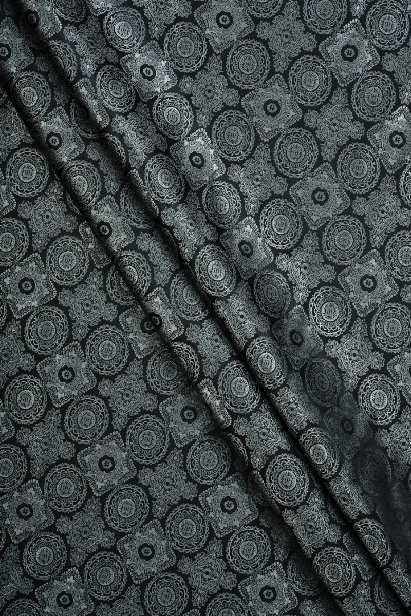 Jacquard lining oriental circles