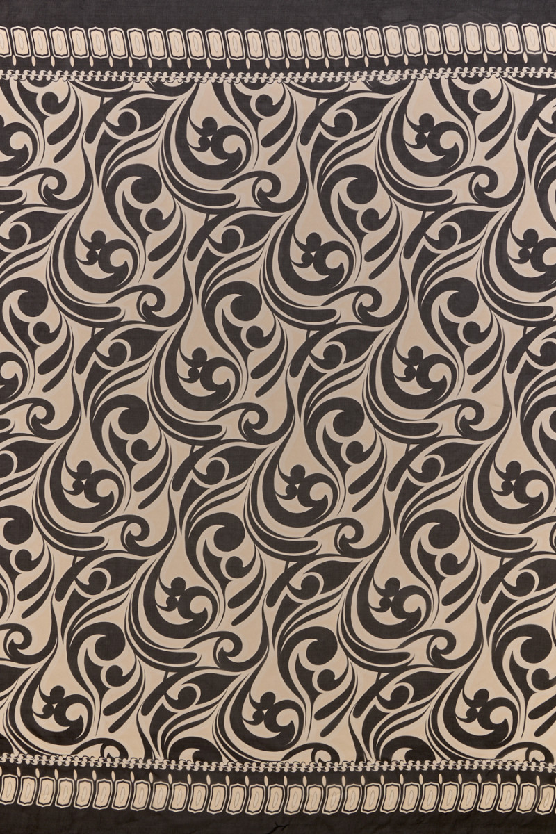 Mousseline de viscose avec soie noire