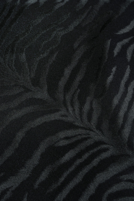 Hodvábna látka Black Tiger KUPON 160 cm