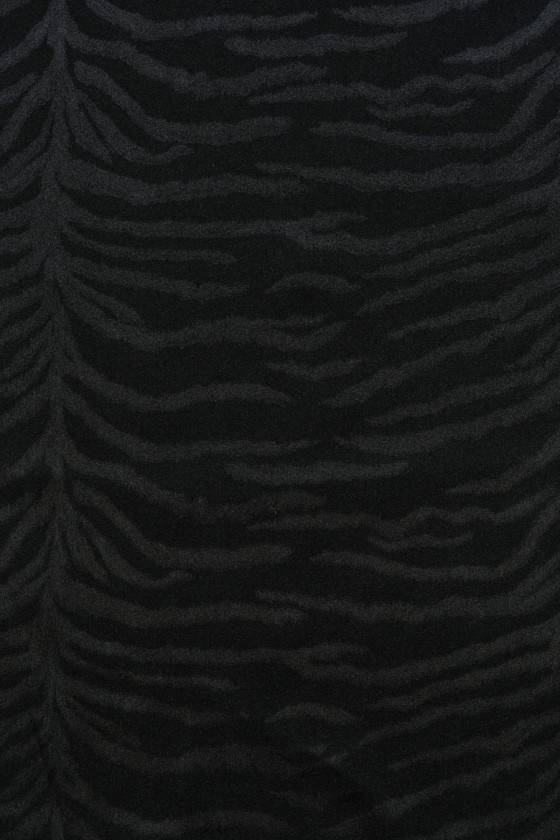 Stoff aus schwarzer Tigerseide COUPON 160 cm