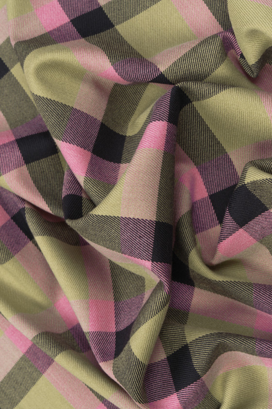 Rūtaina poliviskoze rozā-zaļā krāsā