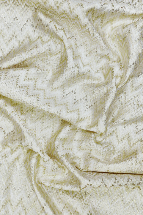 Jacquard golden zigzags