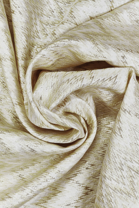 Jacquard golden zigzags