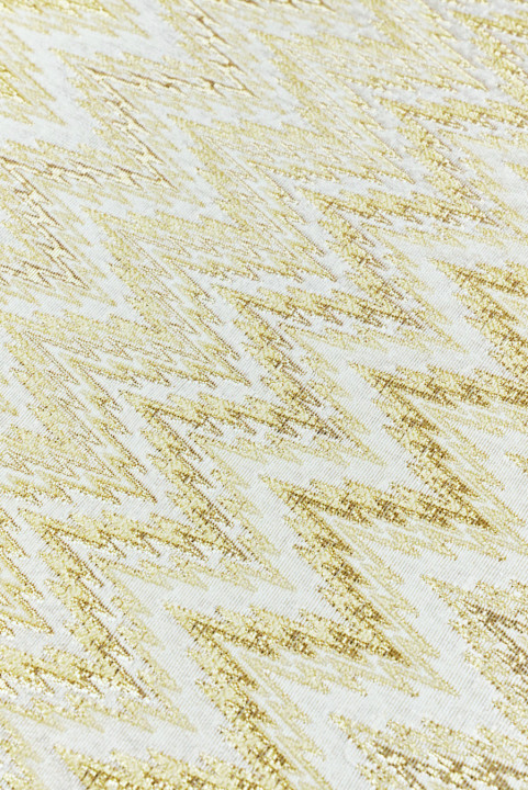 Jacquard golden zigzags