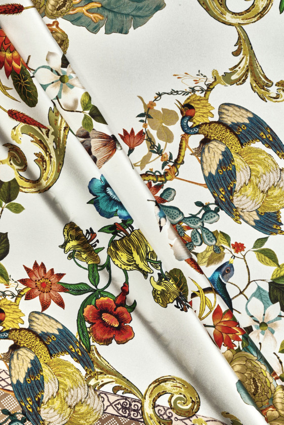 Zijde satijn kleurrijke bloemen en vogels crème