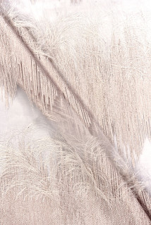 Jacquard organza met crème kwastjes