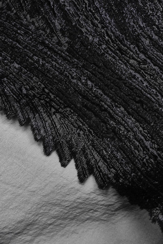 Organza jacquard black waves