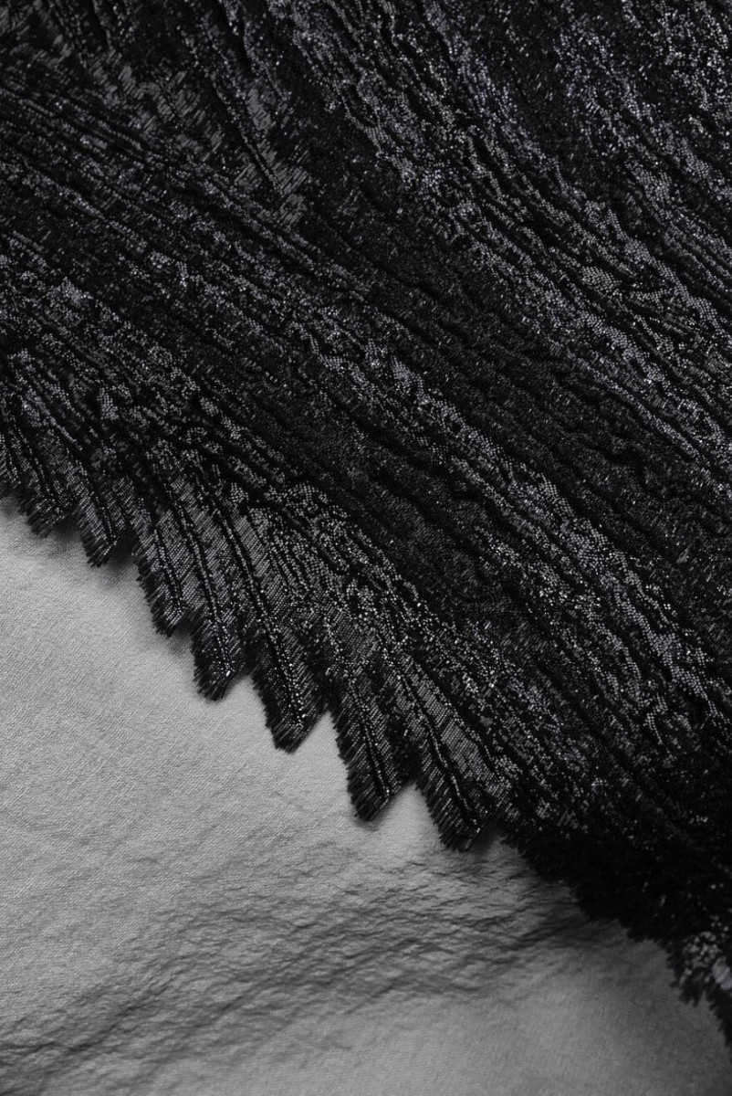 Organza jacquard black waves