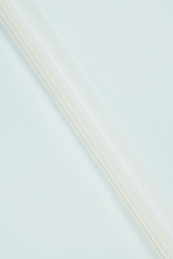 Kitsas kreemjas siidikrepp