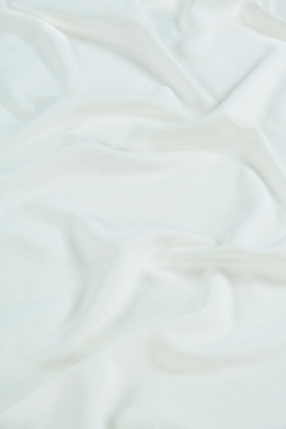 Kitsas kreemjas siidikrepp