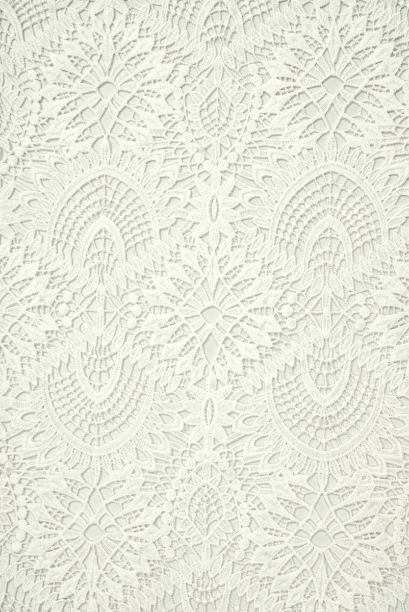 Krējuma makramī gipiūrs