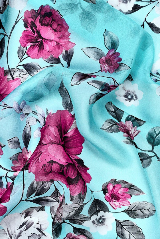 Seidenmusselin mit fuchsiafarbenen Blüten