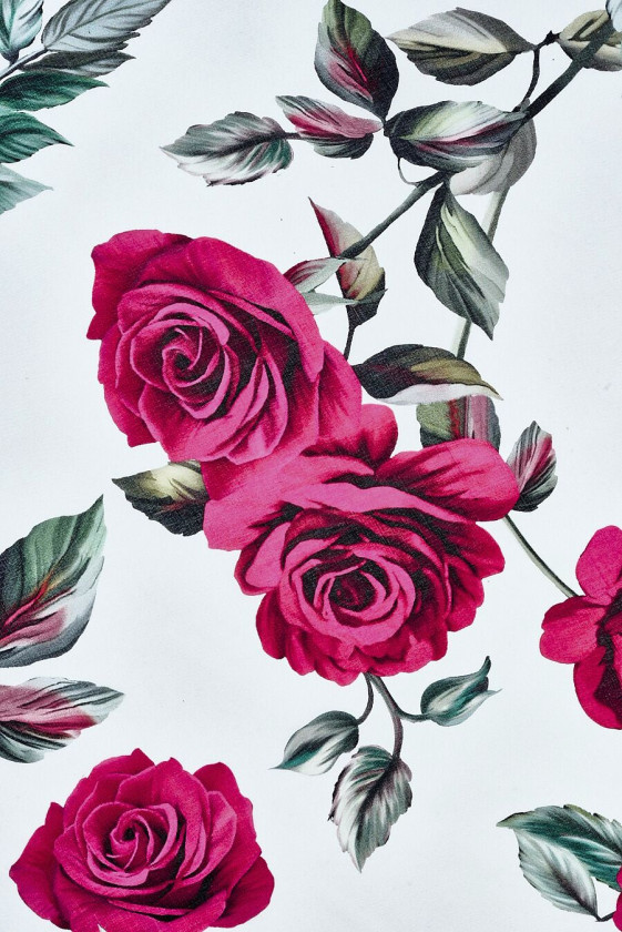 Seidenmusselin mit dunkelrosa Rosen