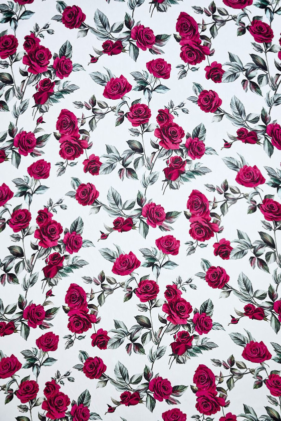 Seidenmusselin mit dunkelrosa Rosen