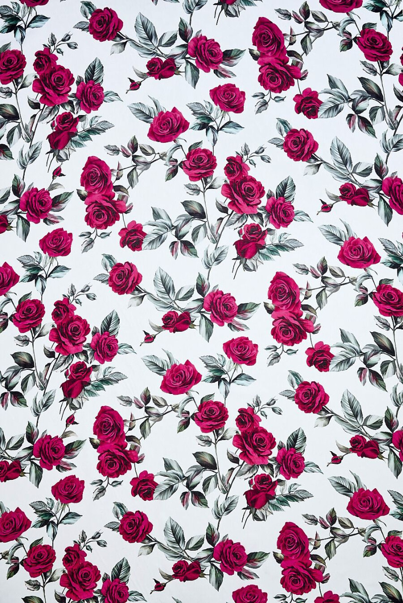 Seidenmusselin mit dunkelrosa Rosen