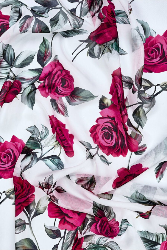 Seidenmusselin mit dunkelrosa Rosen