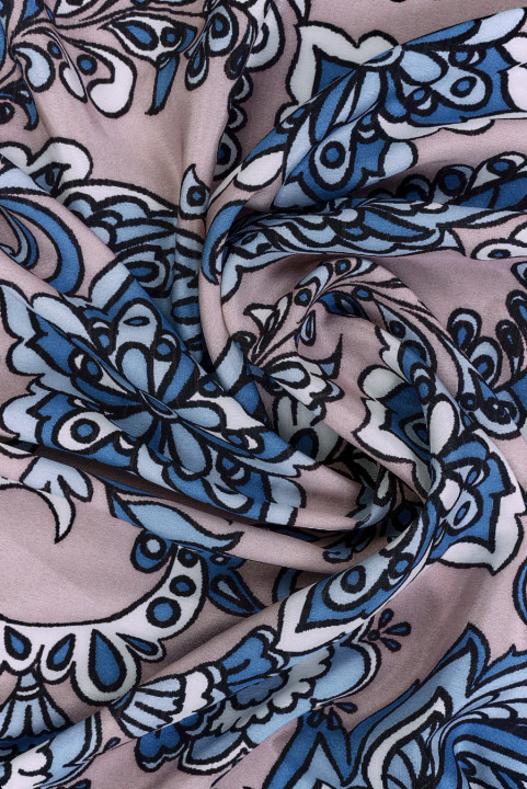 Crêpe, Seide, blaue Blumen und Paisley