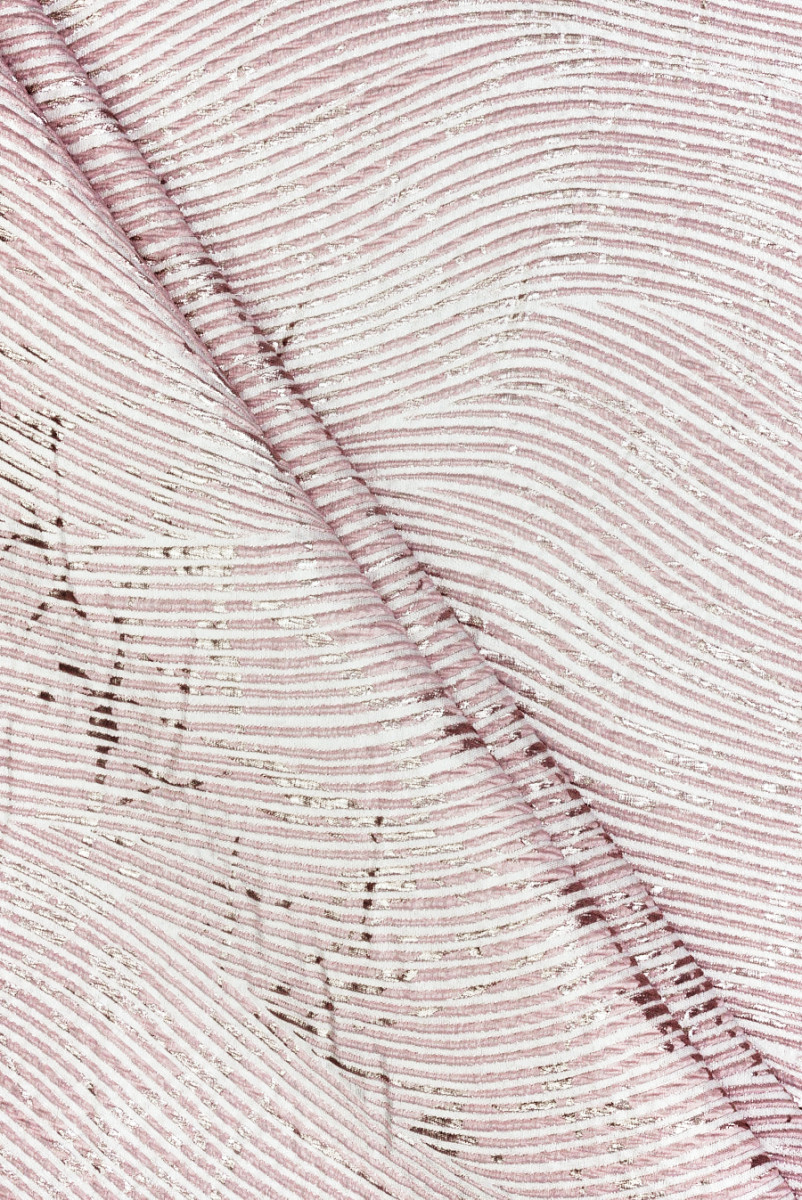 Pink jacquard in soft waves